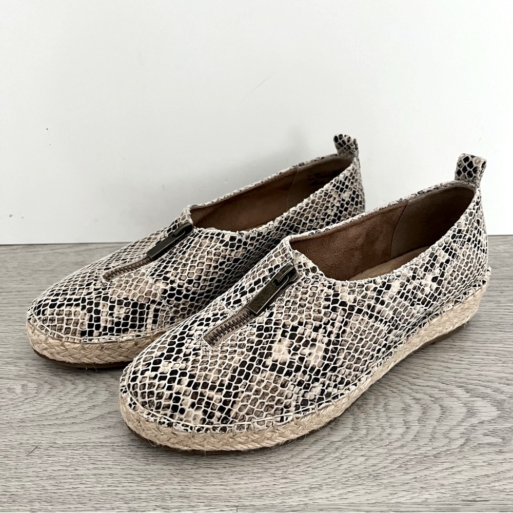Bella Vita Jimena Womens Size 5 Flats Snake Print Shoes Zipper Espadrille Casual